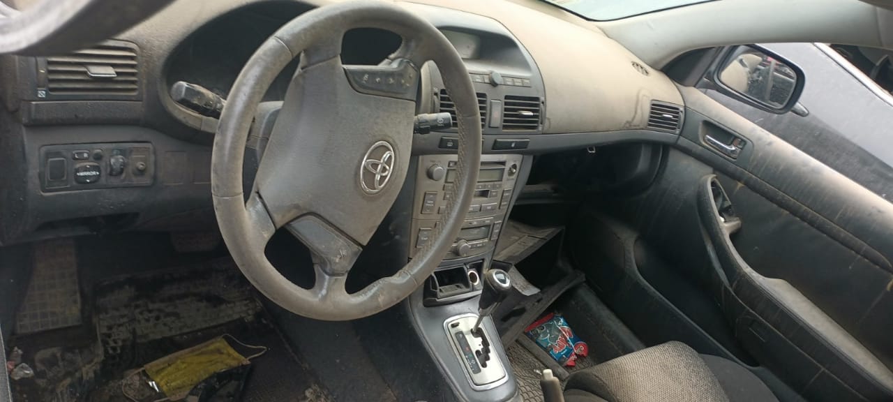  Toyota AVENSIS 2004    EN DESARME